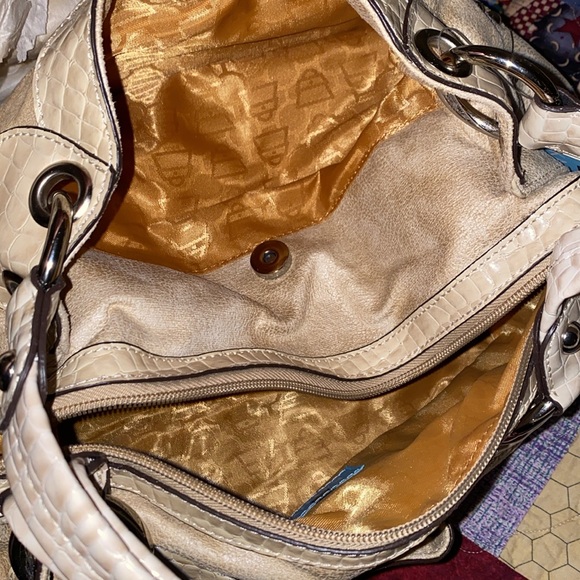 NWT Kathy van Zeeland vegan leather bag cream - Picture 9 of 10